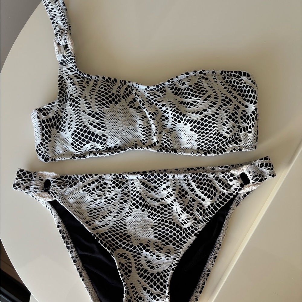 One-Shoulder Black and White Bikini Set